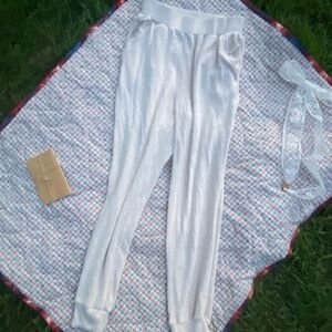 Kimberly Cream Super Soft Lounge Joggers – Size Small – $18